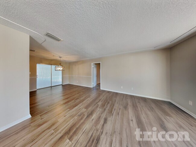 Building Photo - 3516 E Roundtree Dr