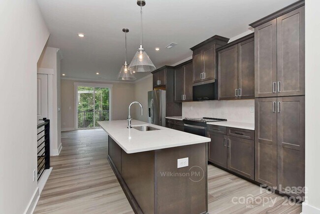 Building Photo - 2043 Clarksdale Dr