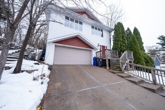 Building Photo - 1528 Desoto St