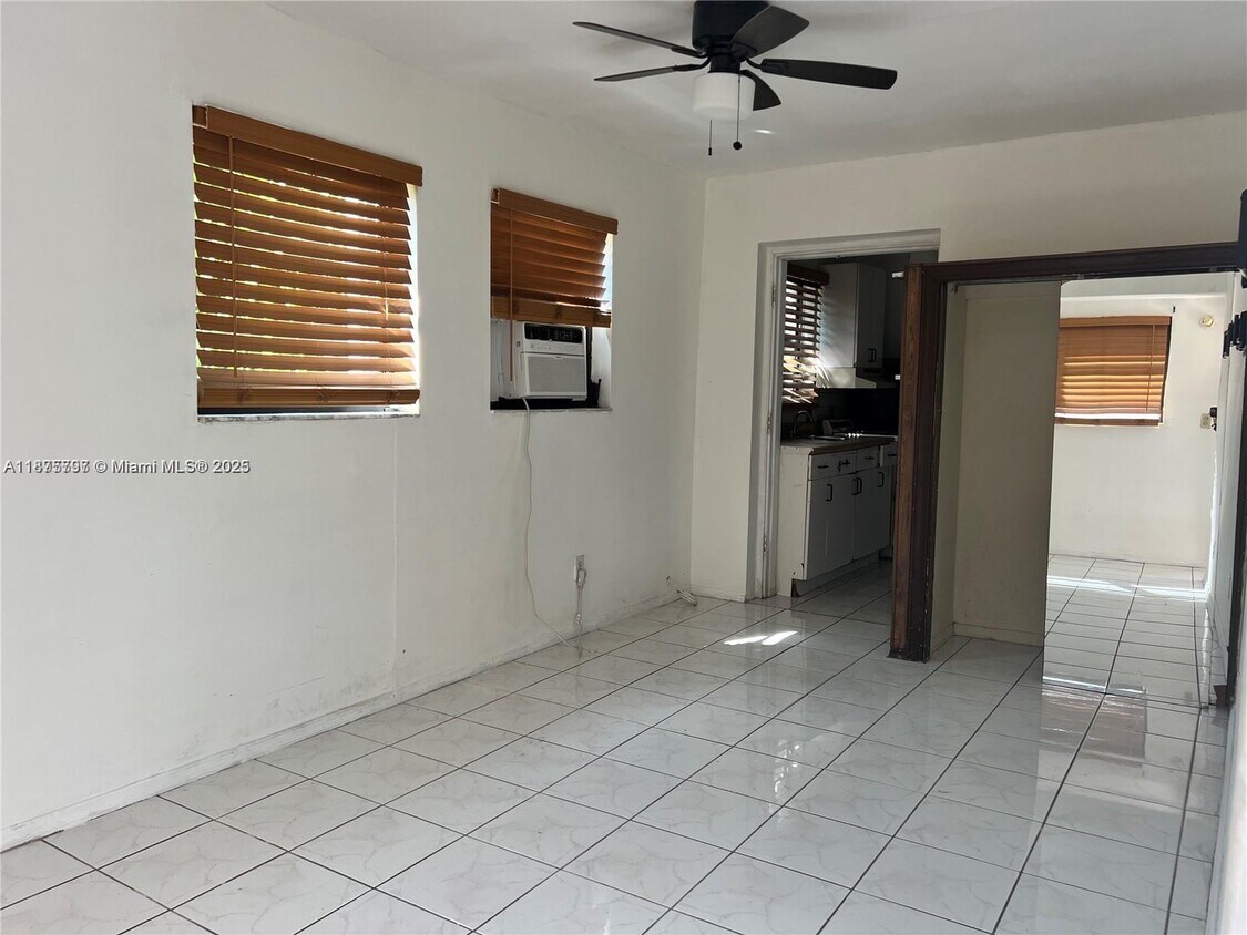Foto principal - 7021 SW 30th St