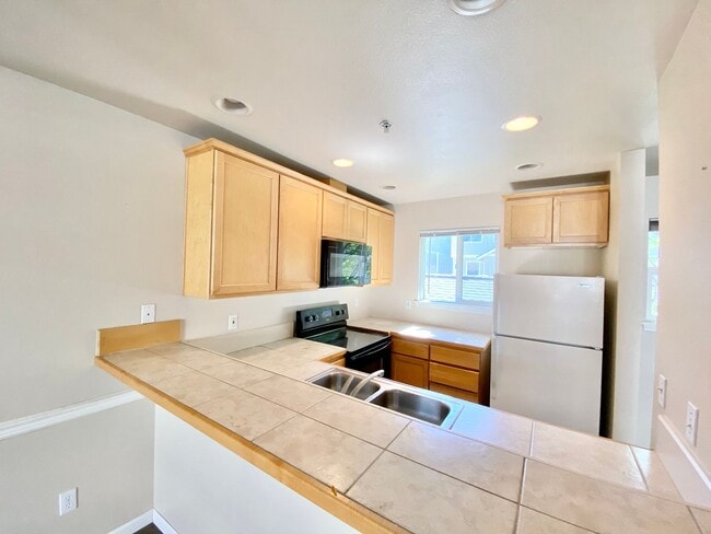 Building Photo - Great Townhome for rent