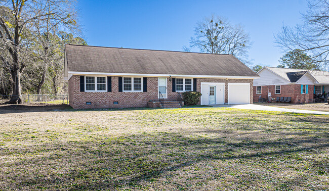 Building Photo - 3105 Eydie St