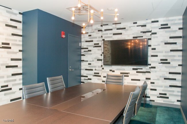 Building Photo - 554 N McClurg Ct
