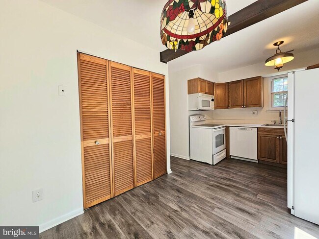 Foto del edificio - 876 Williams Pl