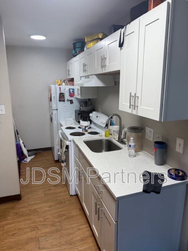 Building Photo - 2187 S Depew St