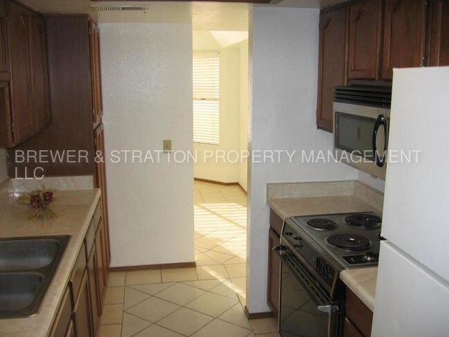 Building Photo - 876 W El Monte Pl