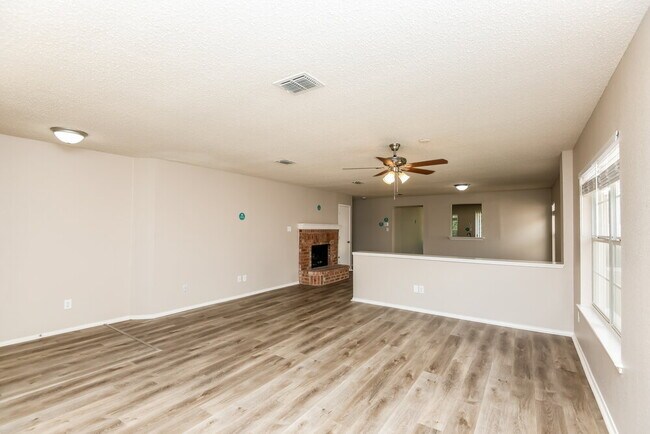 Foto del edificio - 4712 Shell Ridge Dr