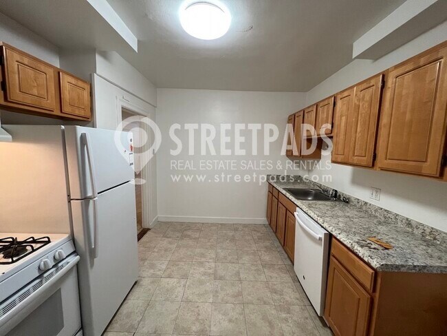 Building Photo - 100 Sewall Ave
