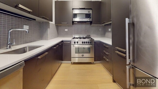 Building Photo - 222 E 39th St
