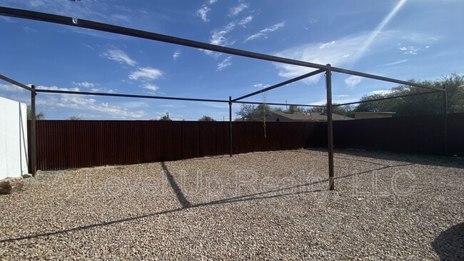 Foto del edificio - 5745 S Southland Blvd