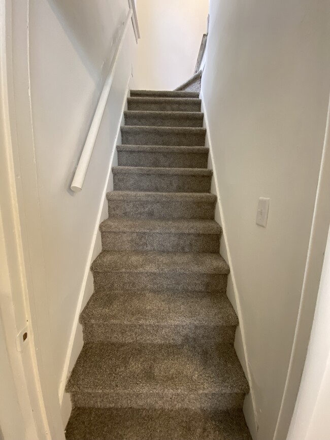 Stairs to 2 bedrooms - 2305 S Burdick St