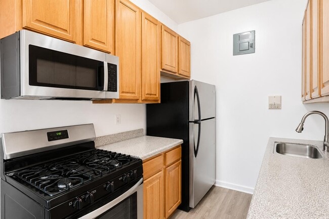 Building Photo - 201 W 105th St