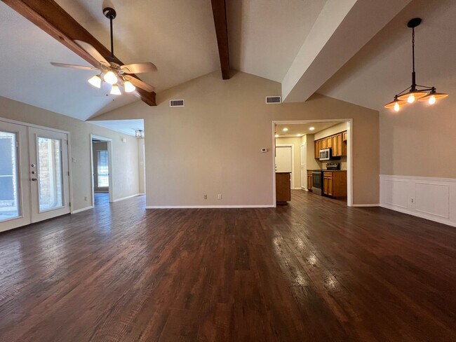 Foto del edificio - 5318 Crossridge Dr