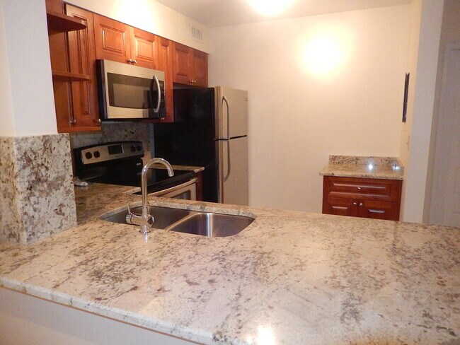 Foto del edificio - 3017 N Oakland Forest Dr