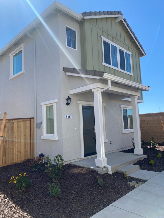 Building Photo - Beautiful Brand New Home In West Roseville