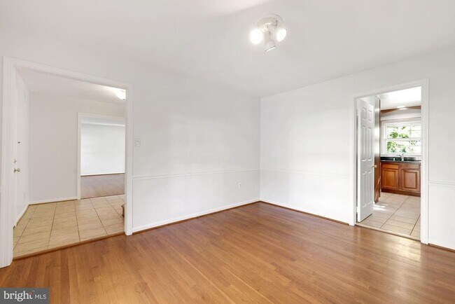 Building Photo - 8208 Gainsborough Ct W