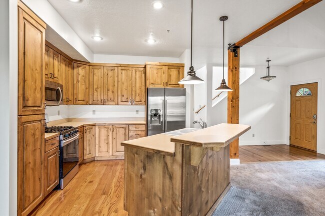 Building Photo - 25 Trailside Ct