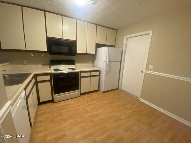 Foto del edificio - 136 Kristine Blvd