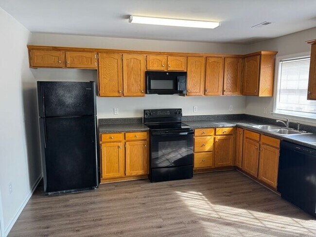 Foto del edificio - Nice Townhouse! near downtown Landis, NC!