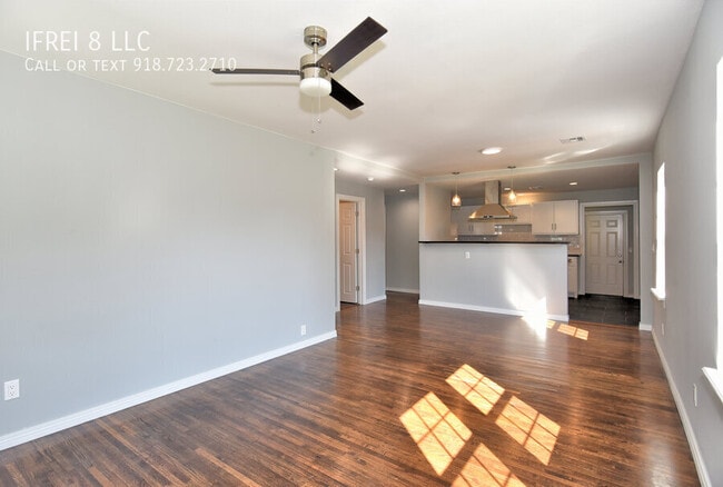 Building Photo - 3803 W Admiral Blvd