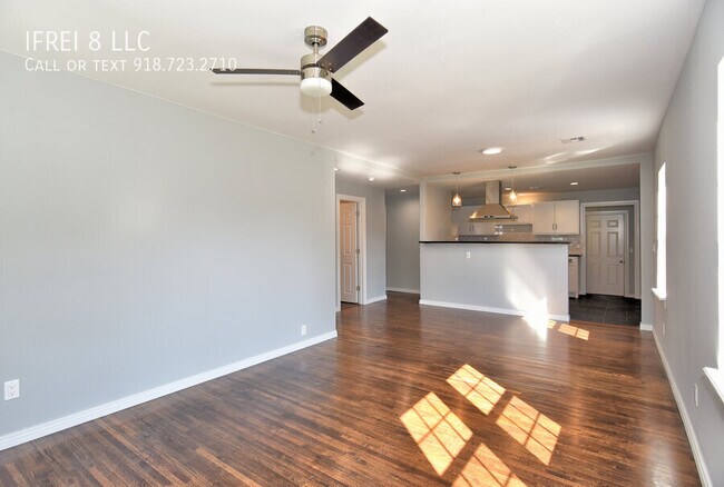 Foto del edificio - 3803 W Admiral Blvd