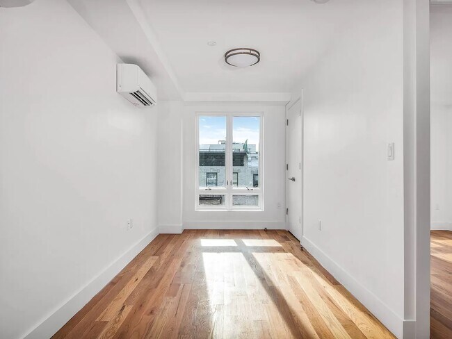 Foto del edificio - 795 Franklin Ave