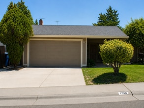 Building Photo - 5178 Dream Ct