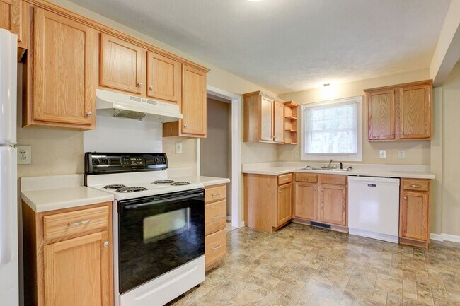 Building Photo - Coming Soon--18 Hillsboro Rd.