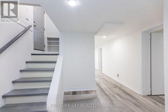 Photo du bâtiment - 12 Kells Ave