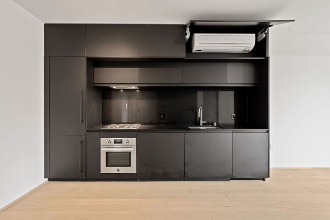 Foto del edificio - Modern 1 Bed, 1 Bath Condo @ 10th & Howard...