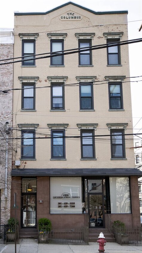 Foto principal - 232 Madison St