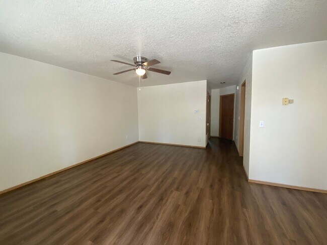 Building Photo - TWO BEDROOM DUPLEX IN FARMINGTON AR!!