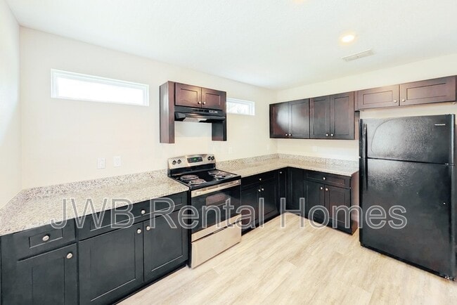 Building Photo - 855 Ionia St