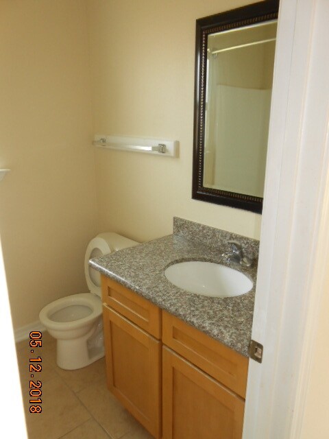 Baño del pasillo - 741 N Nicholson Ave