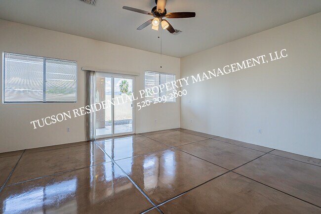 Foto del edificio - 7399 E Poinciana Pl