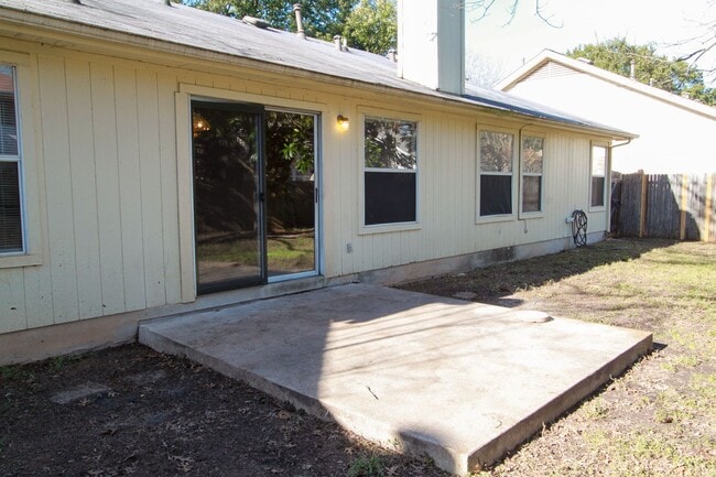 Building Photo - 3 Bedroom, 2 Bath Home in Pflugerville