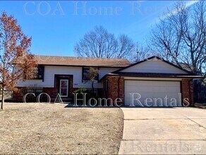 Building Photo - 1806 S White Oak Cir