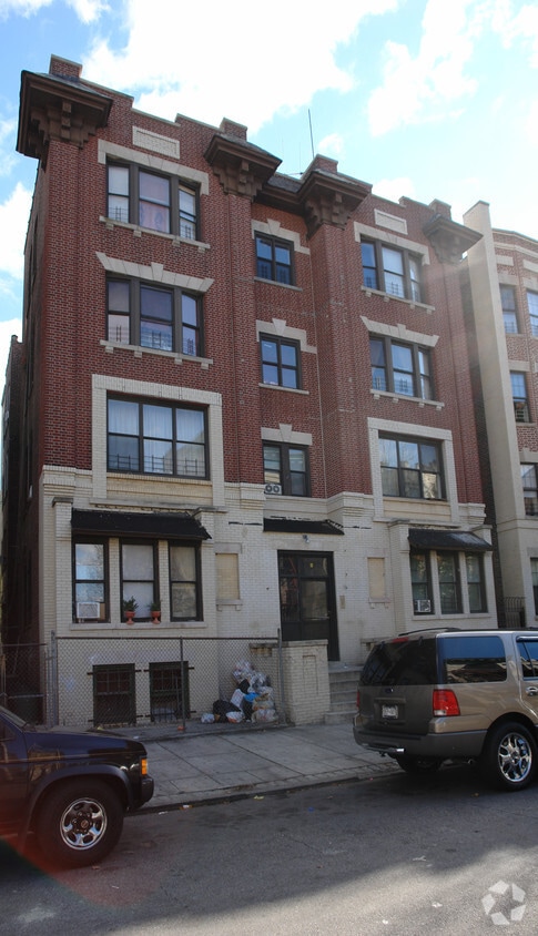 Building Photo - 60 Elliot Ave