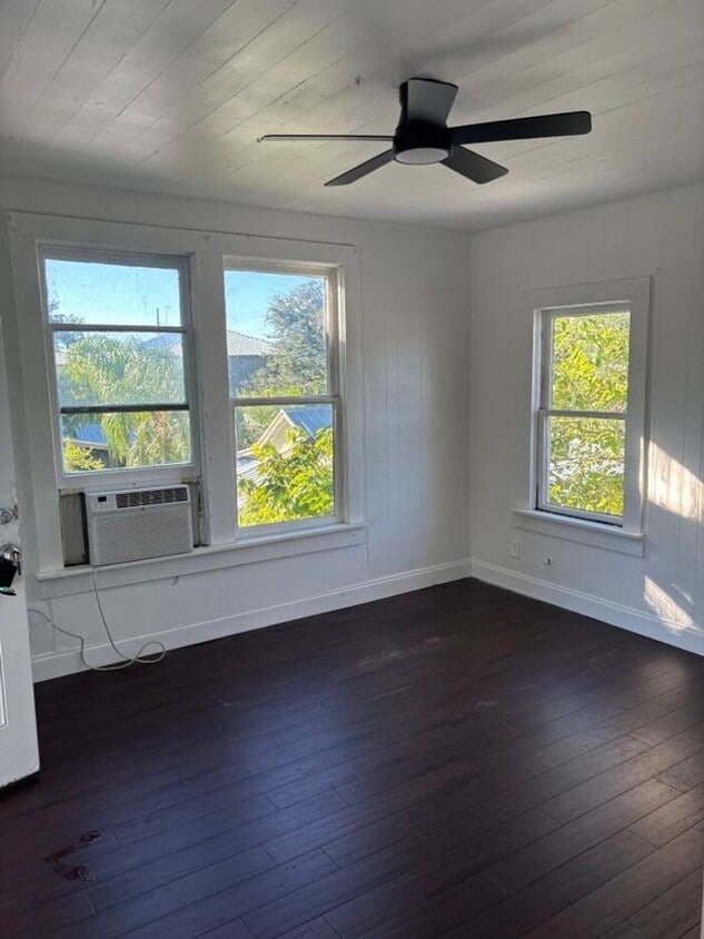 Building Photo - Affordable Studio Apt. Close to Canal St. ...