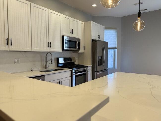 Building Photo - 5025 S Michigan Ave