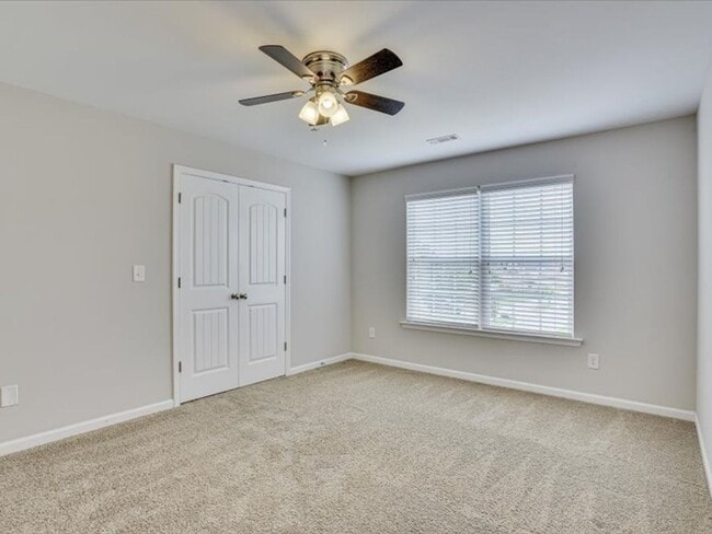 Building Photo - 5 Bedroom 3 Bath In Evans!