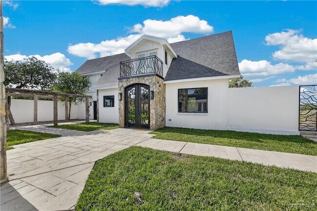 Building Photo - 12303 Lakeview Dr