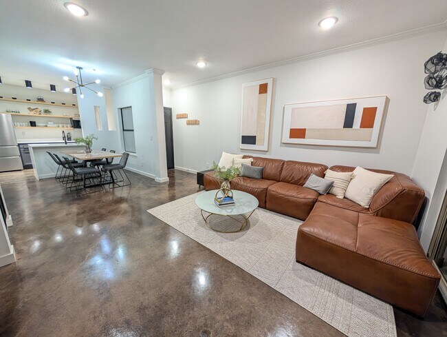 Foto del edificio - 6000 Shepherd Mountain Cv