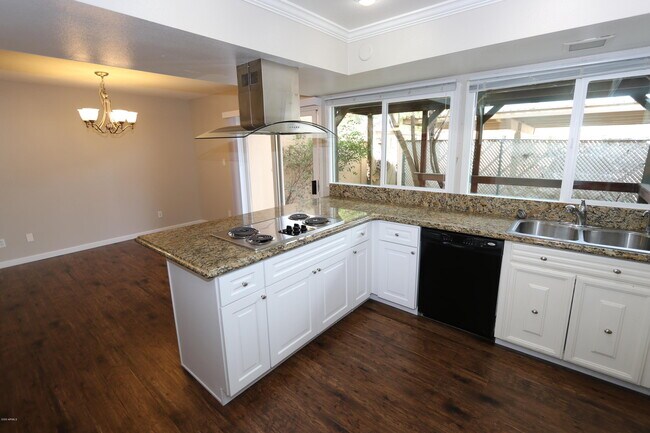 Building Photo - 1405 E Malibu Dr