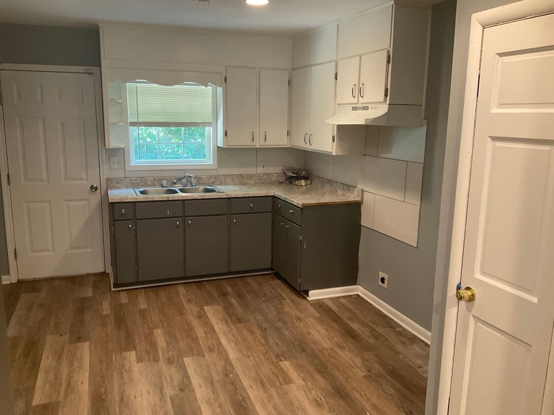 Foto principal - 740 77th St S