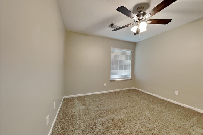 Foto del edificio - 8815 Lawncliff Ln