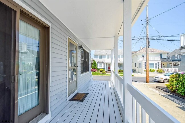 Building Photo - 4 S Iroquois Ave