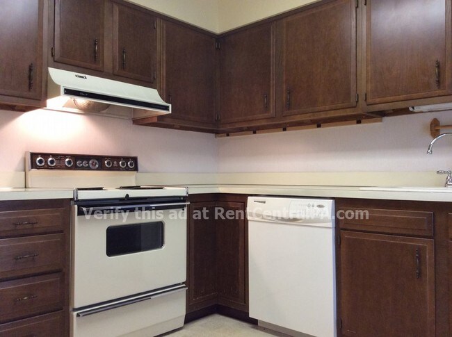Building Photo - 910 Allenview Dr