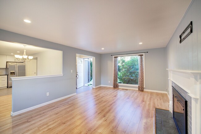 Building Photo - 3bd/1.5ba Bellevue Home