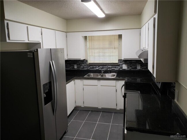 Building Photo - 3421 Ivy Ave